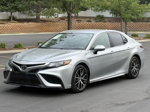 Used 2021 Toyota Camry SE FWD image 8