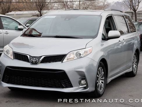 Used 2019 Toyota Sienna XLE w/ XLE Navigation Package image 8