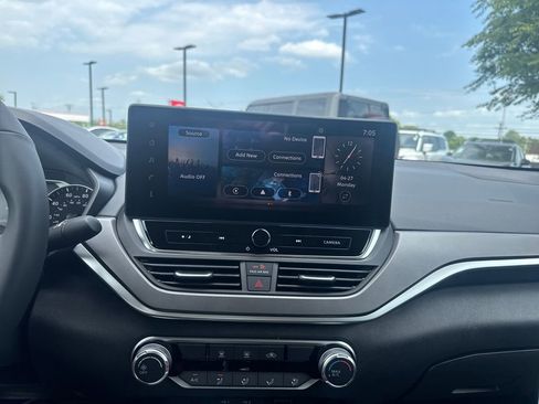 New 2026 Nissan Altima 2.5 SR FWD image 17