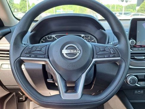Used 2024 Nissan Altima 2.5 SV FWD image 10