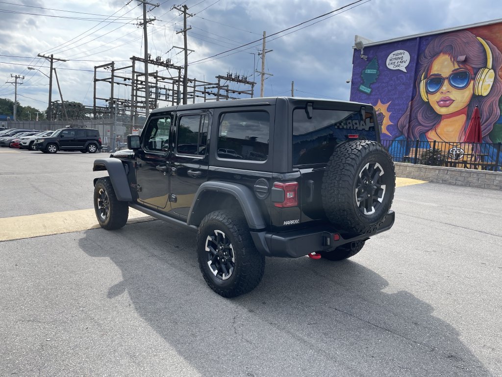 Used 2025 Jeep Wrangler Unlimited Rubicon AWD/4WD image 3
