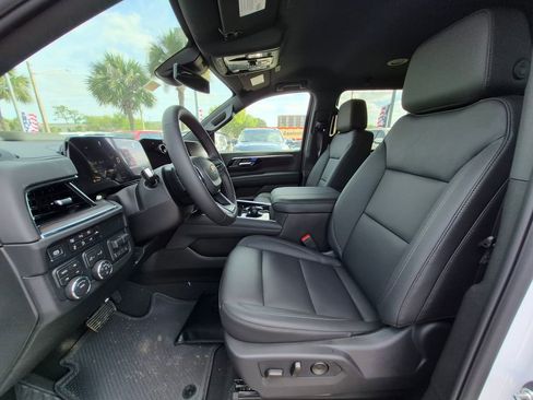New 2026 Chevrolet Suburban LT w/ Comfort Package AWD/4WD image 13
