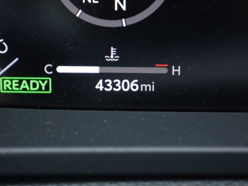 Used 2023 Toyota Crown XLE image 18