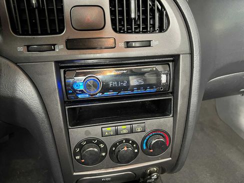 Used 2005 Hyundai Elantra GLS FWD image 32