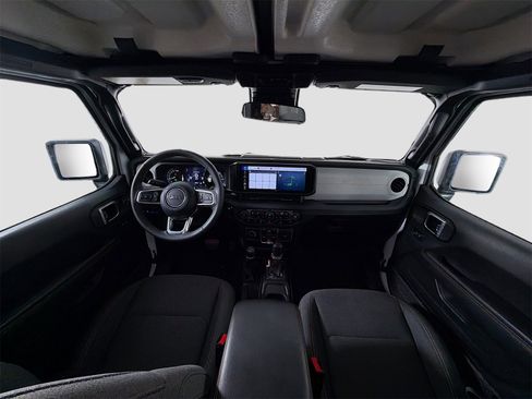 Used 2024 Jeep Wrangler Unlimited Sahara image 9