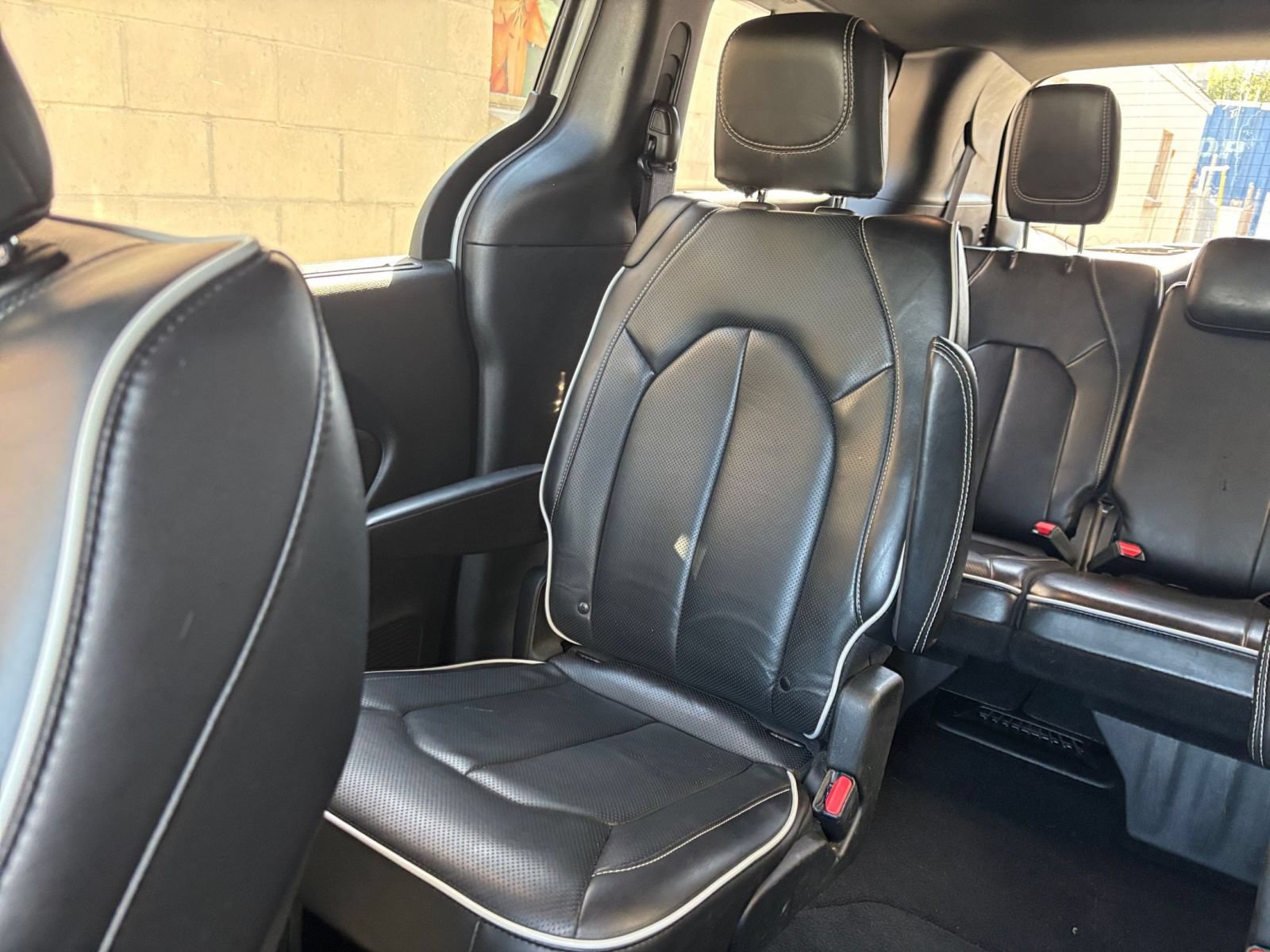 Used 2025 Chrysler Pacifica Limited FWD image 43