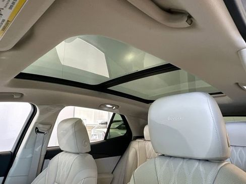 Certified 2023 Buick Envision Avenir image 26