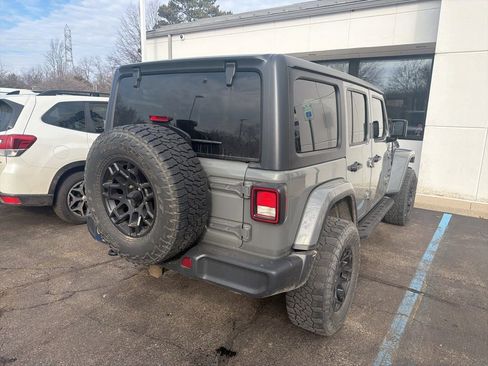 Used 2020 Jeep Wrangler Unlimited Sahara image 14