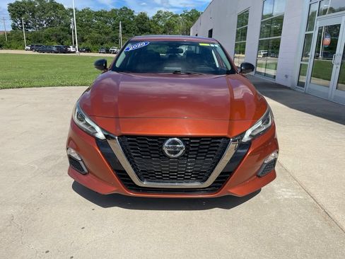 Used 2020 Nissan Altima 2.5 SR w/ Premium Package FWD image 3
