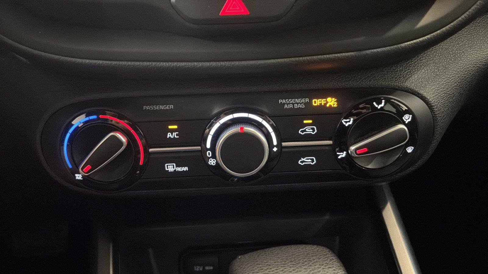Used 2025 Kia Soul LX w/ LX Technology Package FWD image 18