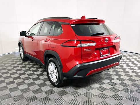 Used 2024 Toyota Corolla Cross LE w/ Moonroof Package image 5