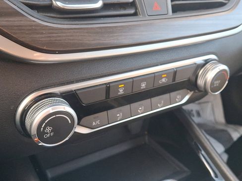 Used 2024 Nissan Altima 2.5 SV image 29