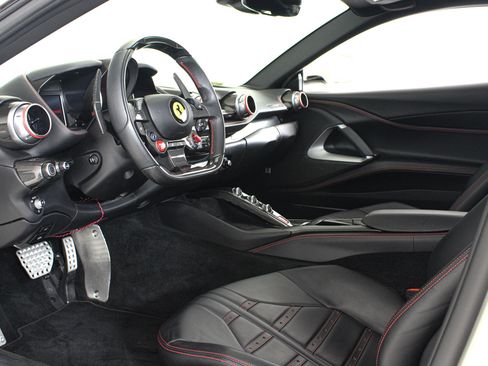 Used 2020 Ferrari 812 Superfast RWD image 2