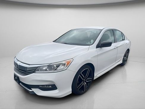 Used 2017 Honda Accord Sport image 2