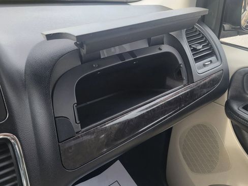 Used 2015 Dodge Grand Caravan SXT w/ UConnect Hands-Free Group image 27