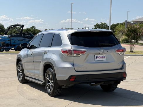 Used 2016 Toyota Highlander XLE FWD image 4