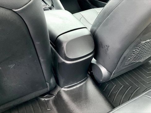 Used 2021 Hyundai Elantra Limited image 33