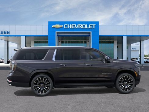 New 2026 Chevrolet Suburban High Country AWD/4WD image 5
