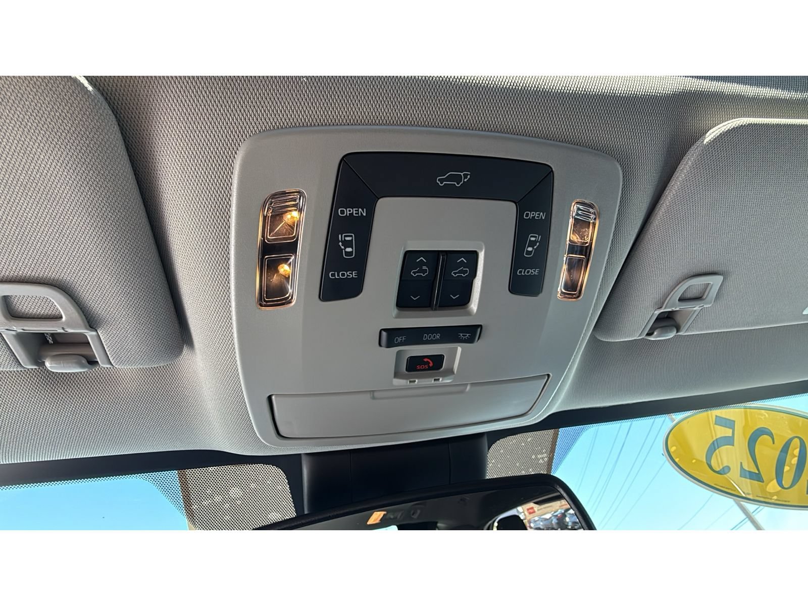 Certified 2025 Toyota Sienna XLE FWD image 30