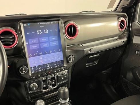 Used 2021 Jeep Gladiator Sport AWD/4WD image 18