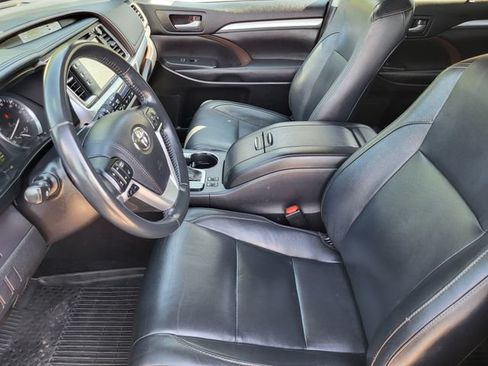 Used 2018 Toyota Highlander XLE AWD/4WD image 11