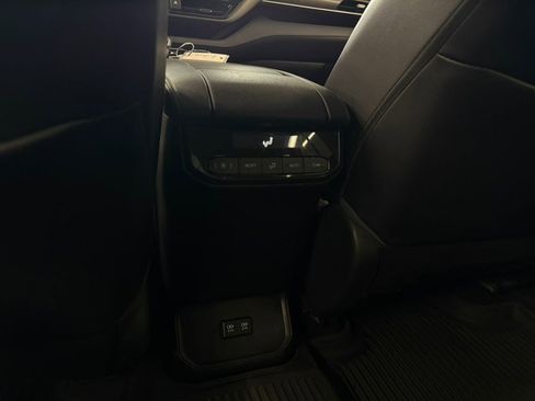 Used 2021 Toyota Highlander XLE image 36