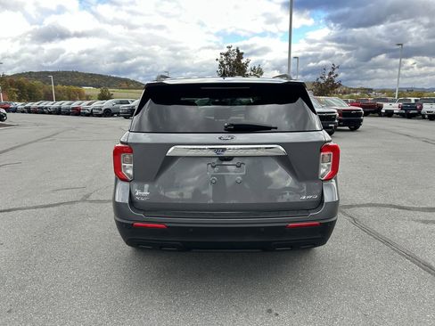 Used 2023 Ford Explorer XLT image 6