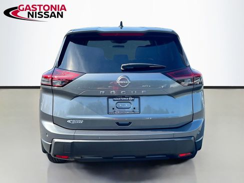 Used 2025 Nissan Rogue S FWD image 7