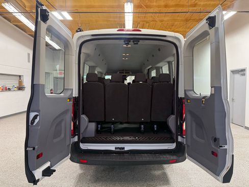 Used 2017 Ford Transit 350 XLT image 9