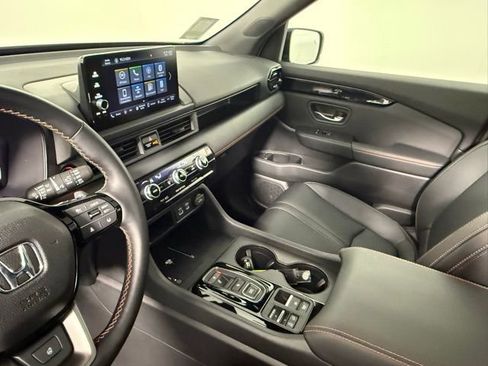 Used 2025 Honda Pilot TrailSport image 16