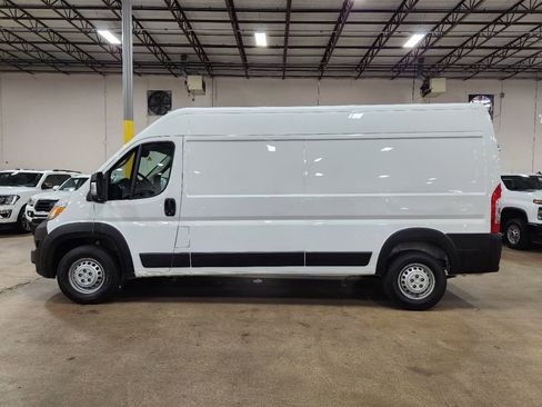 Used 2024 RAM ProMaster 2500 w/ Convenience Group FWD image 7