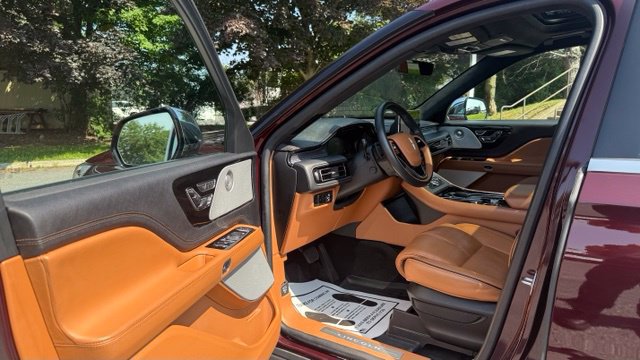 Used 2022 Lincoln Aviator Black Label AWD/4WD image 9