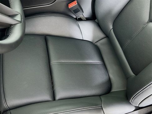 New 2026 Porsche Macan image 22