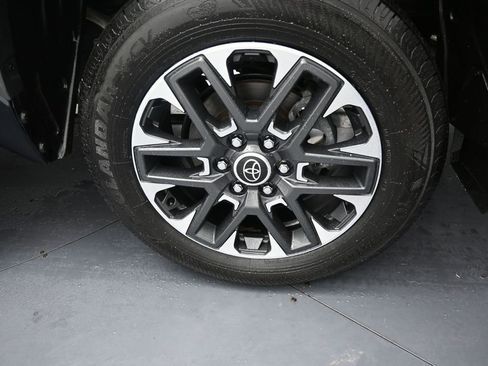 Used 2024 Toyota Tundra Limited AWD/4WD image 44