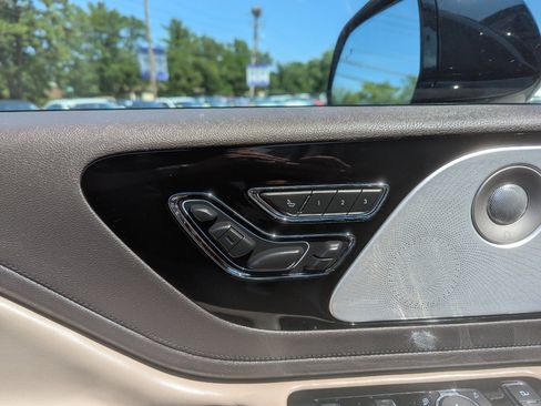 Used 2020 Lincoln Aviator Reserve w/ Equipment Group 202A image 12