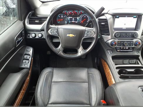 Used 2019 Chevrolet Suburban Premier image 20