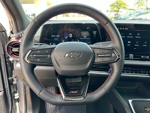 Used 2025 Chevrolet Equinox RS image 12