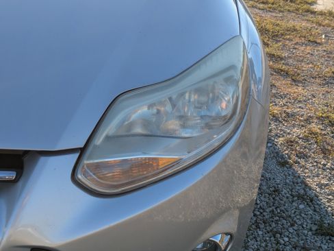 Used 2014 Ford Focus SE w/ SE Sport Package image 10