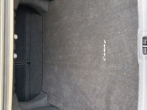 Used 2014 Toyota Camry SE w/ Moonroof Package FWD image 32