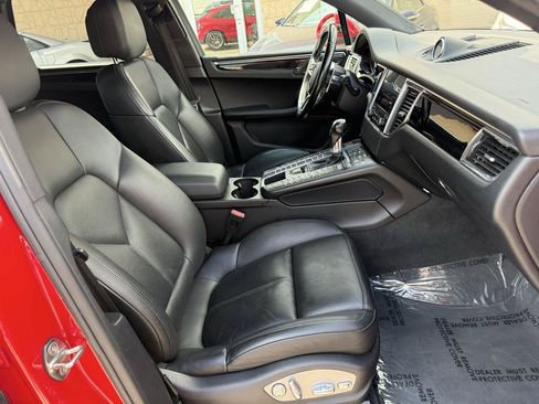 Used 2018 Porsche Macan AWD/4WD image 13