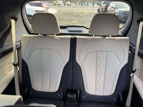 Used 2022 BMW X7 xDrive40i w/ M Sport Package image 12