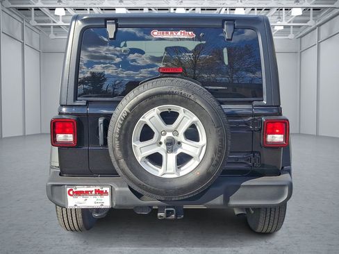 Used 2021 Jeep Wrangler Sport S image 4