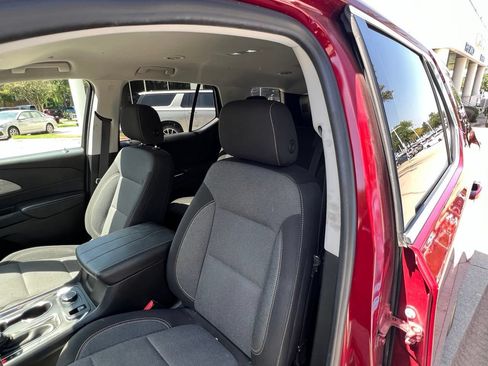 Used 2021 Chevrolet Traverse LT FWD image 21