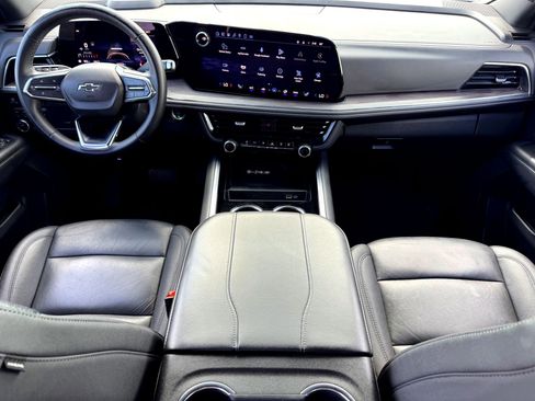 Used 2025 Chevrolet Suburban Z71 image 21