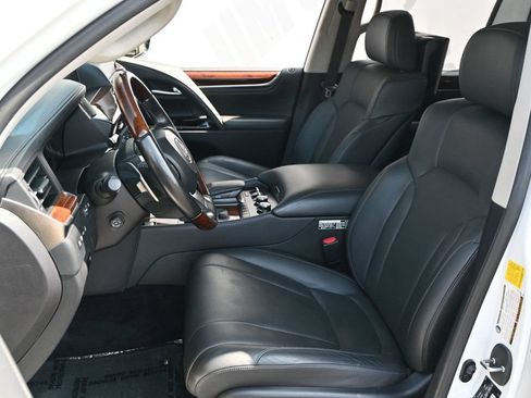 Used 2017 Lexus LX 570 4WD w/ Luxury Package image 17