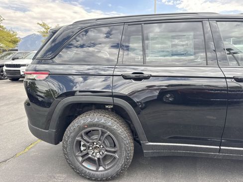 New 2025 Jeep Grand Cherokee Trailhawk image 14
