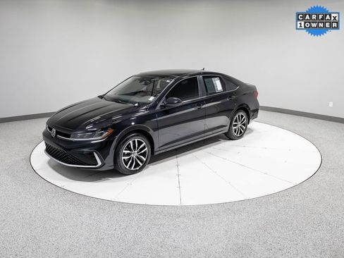 Used 2025 Volkswagen Jetta SE image 33