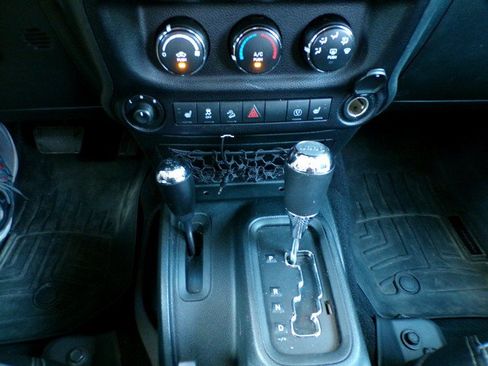 Used 2018 Jeep Wrangler Unlimited Sahara w/ Dual Top Group AWD/4WD image 14