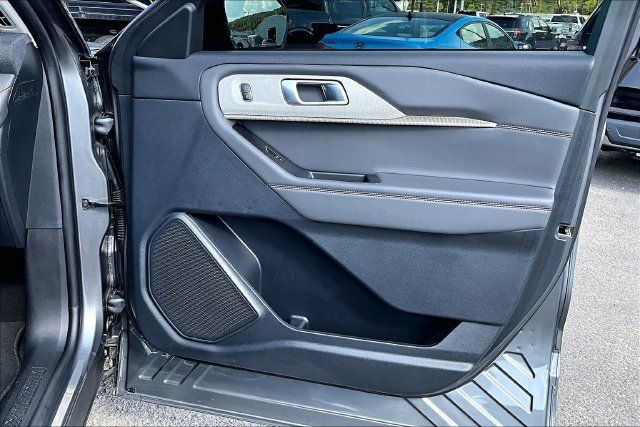 Used 2025 Ford Explorer Active RWD image 18