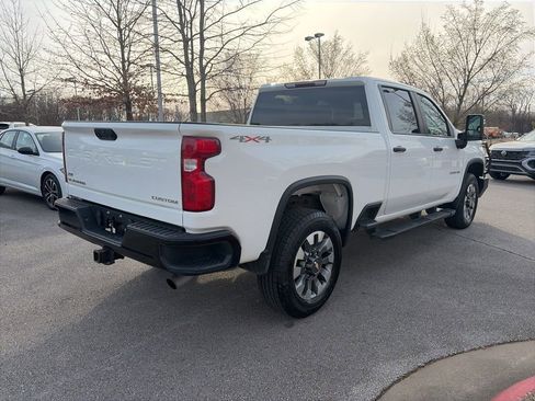 Used 2022 Chevrolet Silverado 2500 Custom w/ Custom Value Package image 7